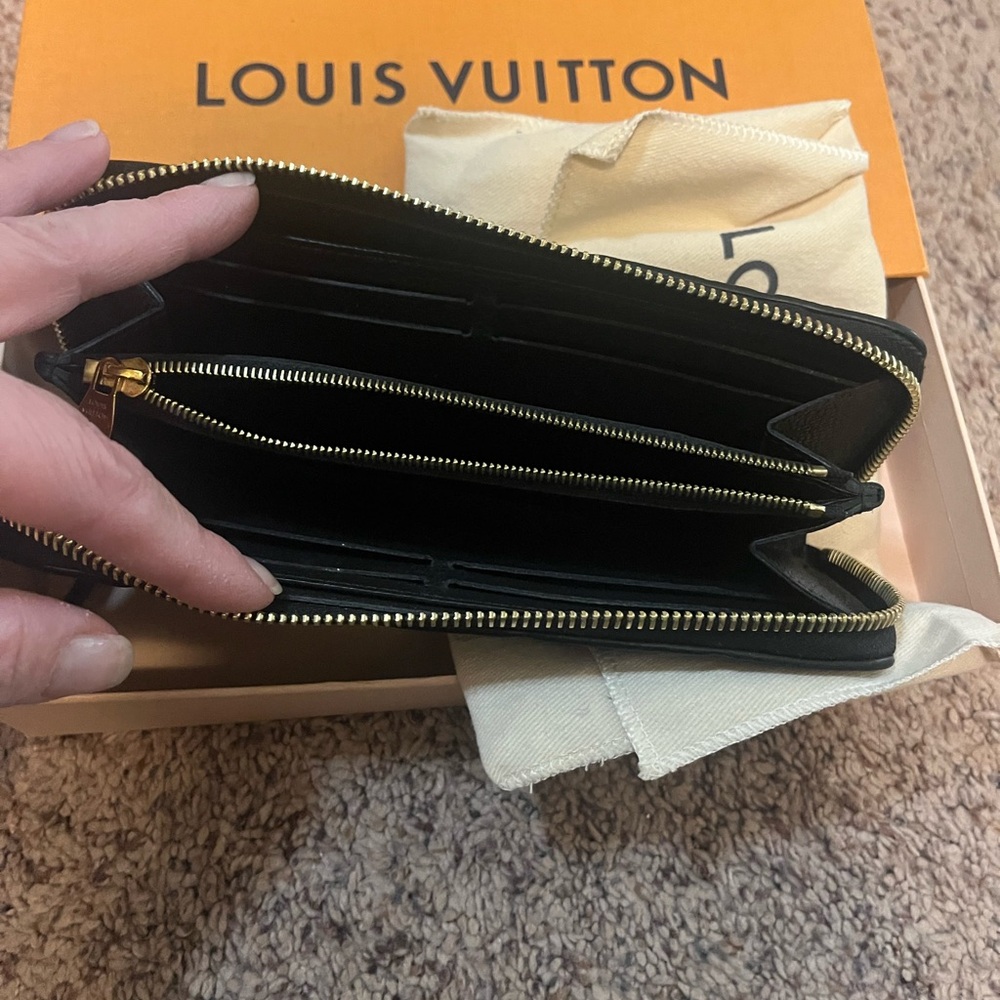 Louis Vuitton Clemence empriente noir wallet - Picture 4 of 11